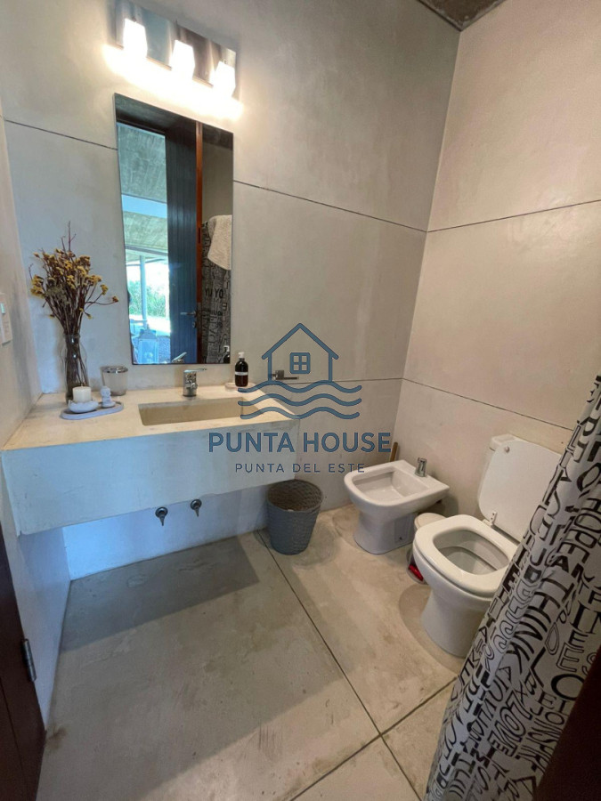 Casa ID.89 - Casa Frente al Mar en El Chorro, Punta del Este | Venta y Alquiler.