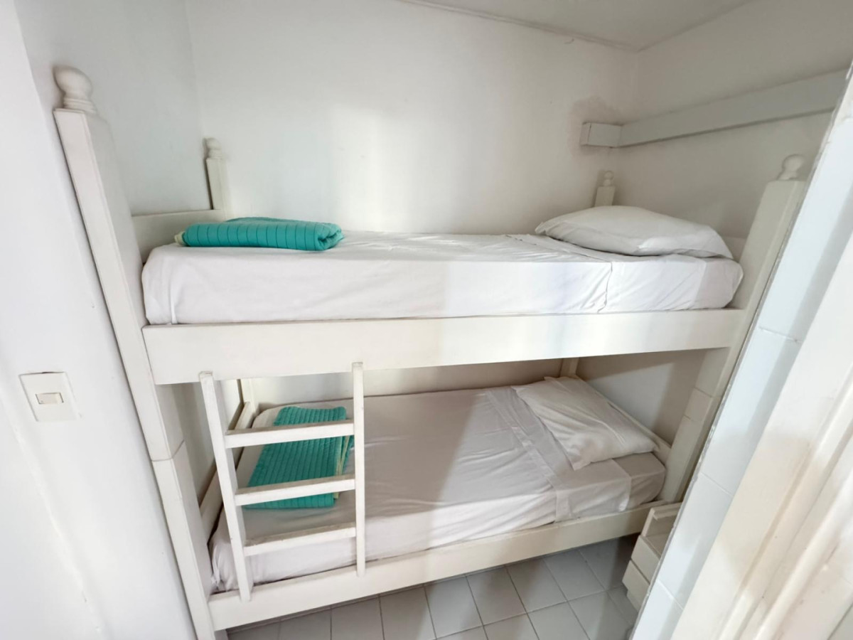 Apartamento ID.293 - AMPLIA PLANTA EN VENTA 2 DORMITORIOS Y DEPENDECIA CON 3 BAÑOS CERCA DEL MAR 