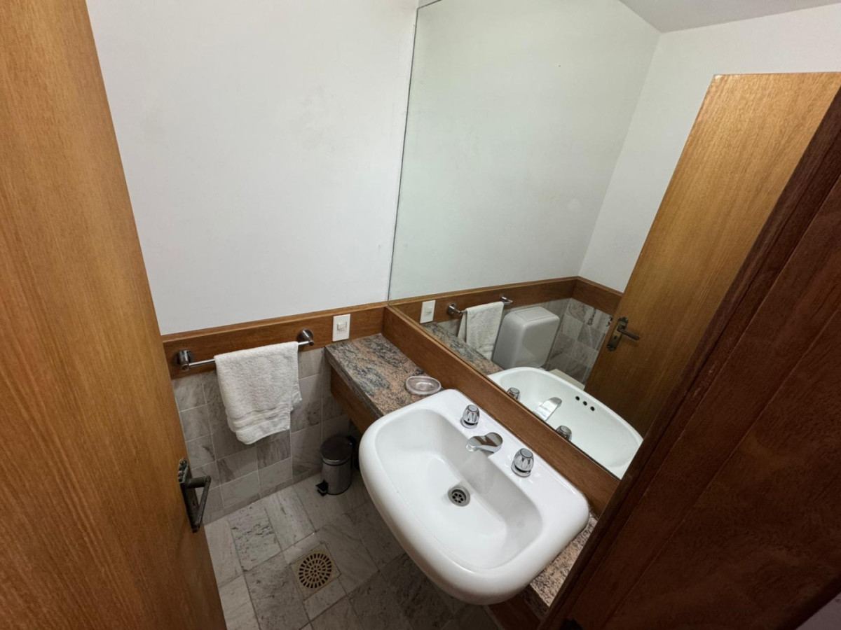 Apartamento ID.293 - AMPLIA PLANTA EN VENTA 2 DORMITORIOS Y DEPENDECIA CON 3 BAÑOS CERCA DEL MAR 