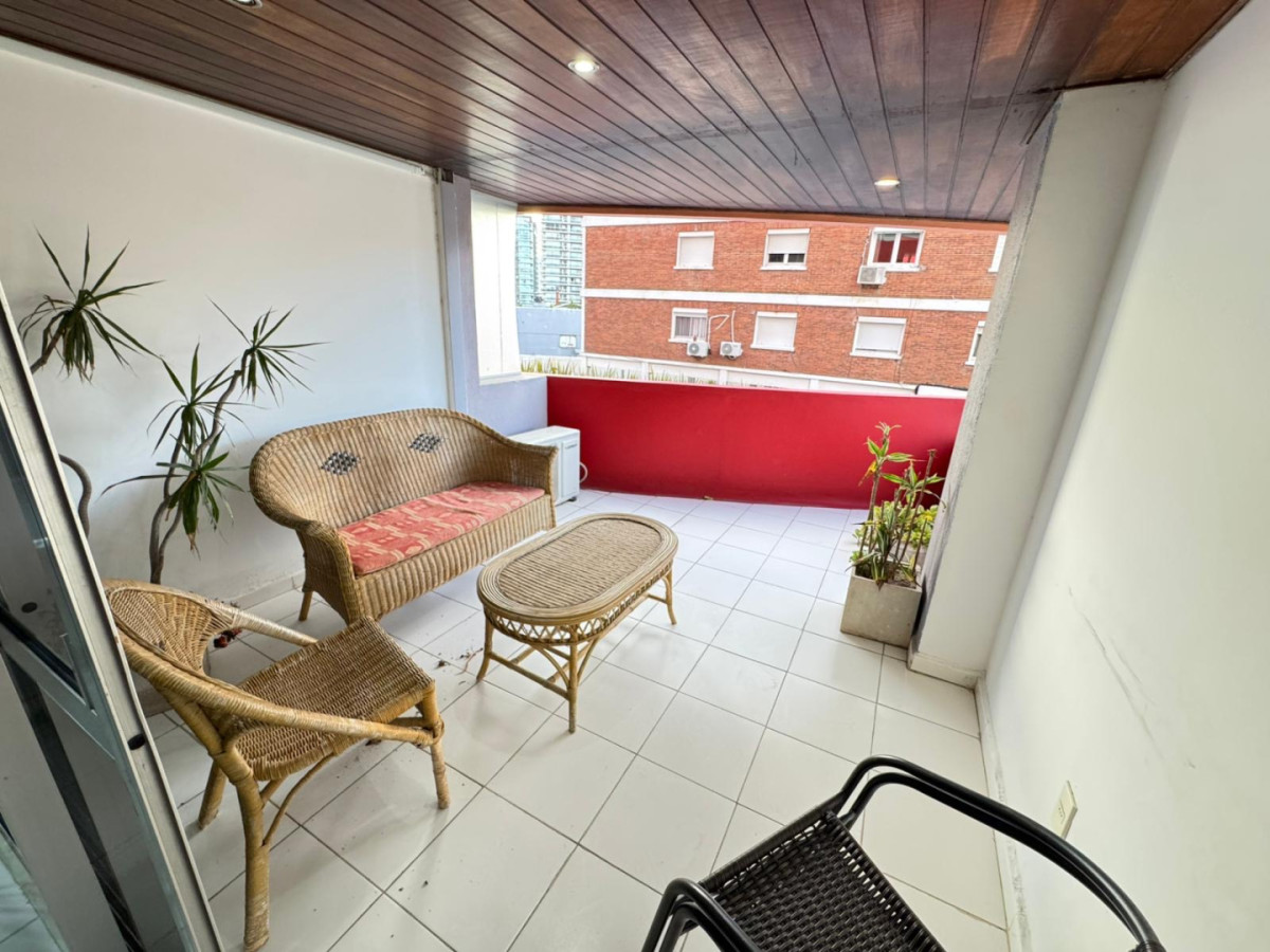 Apartamento ID.293 - AMPLIA PLANTA EN VENTA 2 DORMITORIOS Y DEPENDECIA CON 3 BAÑOS CERCA DEL MAR 