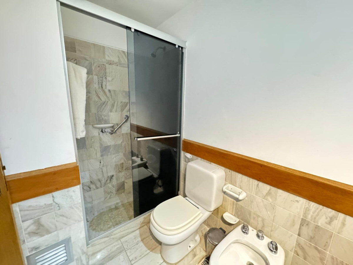 Apartamento ID.293 - AMPLIA PLANTA EN VENTA 2 DORMITORIOS Y DEPENDECIA CON 3 BAÑOS CERCA DEL MAR 