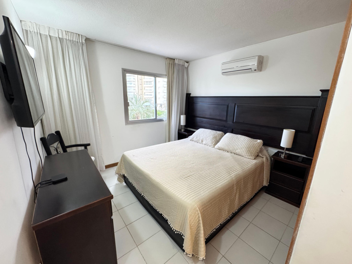 Apartamento ID.293 - AMPLIA PLANTA EN VENTA 2 DORMITORIOS Y DEPENDECIA CON 3 BAÑOS CERCA DEL MAR 