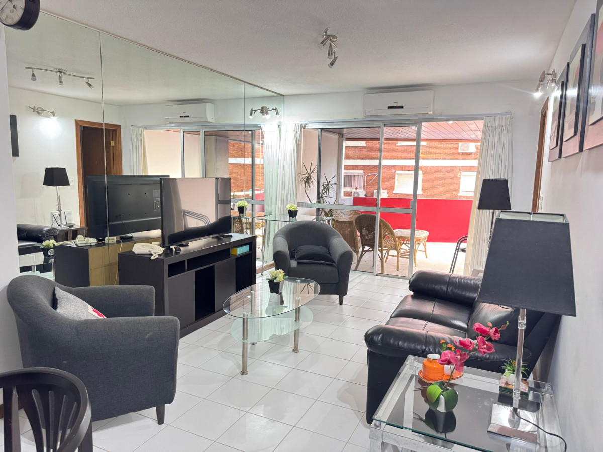 Apartamento ID.293 - AMPLIA PLANTA EN VENTA 2 DORMITORIOS Y DEPENDECIA CON 3 BAÑOS CERCA DEL MAR 