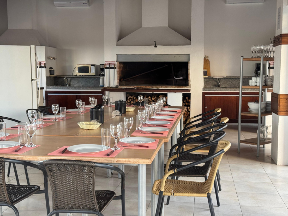 Apartamento ID.293 - AMPLIA PLANTA EN VENTA 2 DORMITORIOS Y DEPENDECIA CON 3 BAÑOS CERCA DEL MAR 