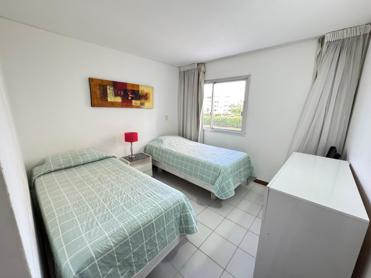 Apartamento ID.293 - AMPLIA PLANTA EN VENTA 2 DORMITORIOS Y DEPENDECIA CON 3 BAÑOS CERCA DEL MAR 