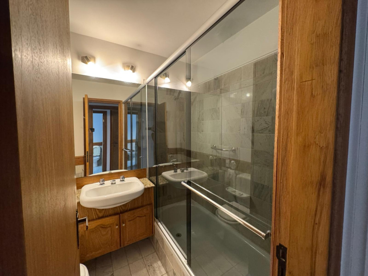 Apartamento ID.293 - AMPLIA PLANTA EN VENTA 2 DORMITORIOS Y DEPENDECIA CON 3 BAÑOS CERCA DEL MAR 