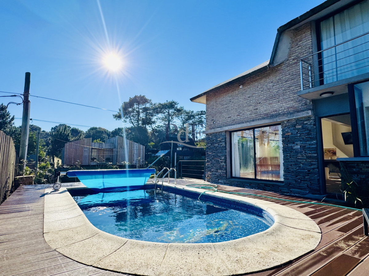 Manantiales | Residencia Moderna a Pasos de Bikini con Piscina Climatizada y Barbacoa