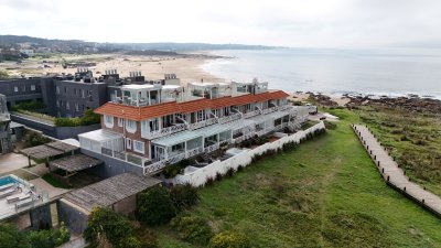 Departamento icónico complejo de Montoya con vista al mar.