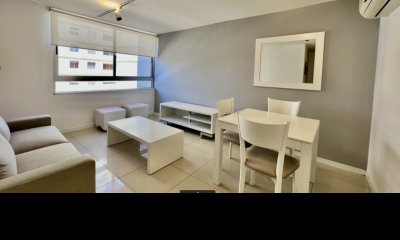 Apartamento en venta zona comercial Maldonado