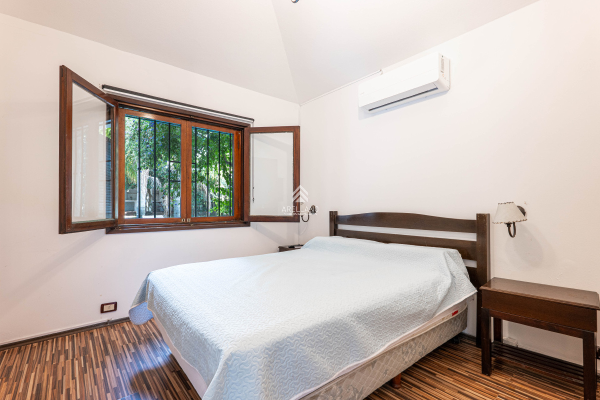 Casa ID.4876 - CASA EN OPORTUNIDAD ZONA COLEGIOS - 3 DORMITORIOS
