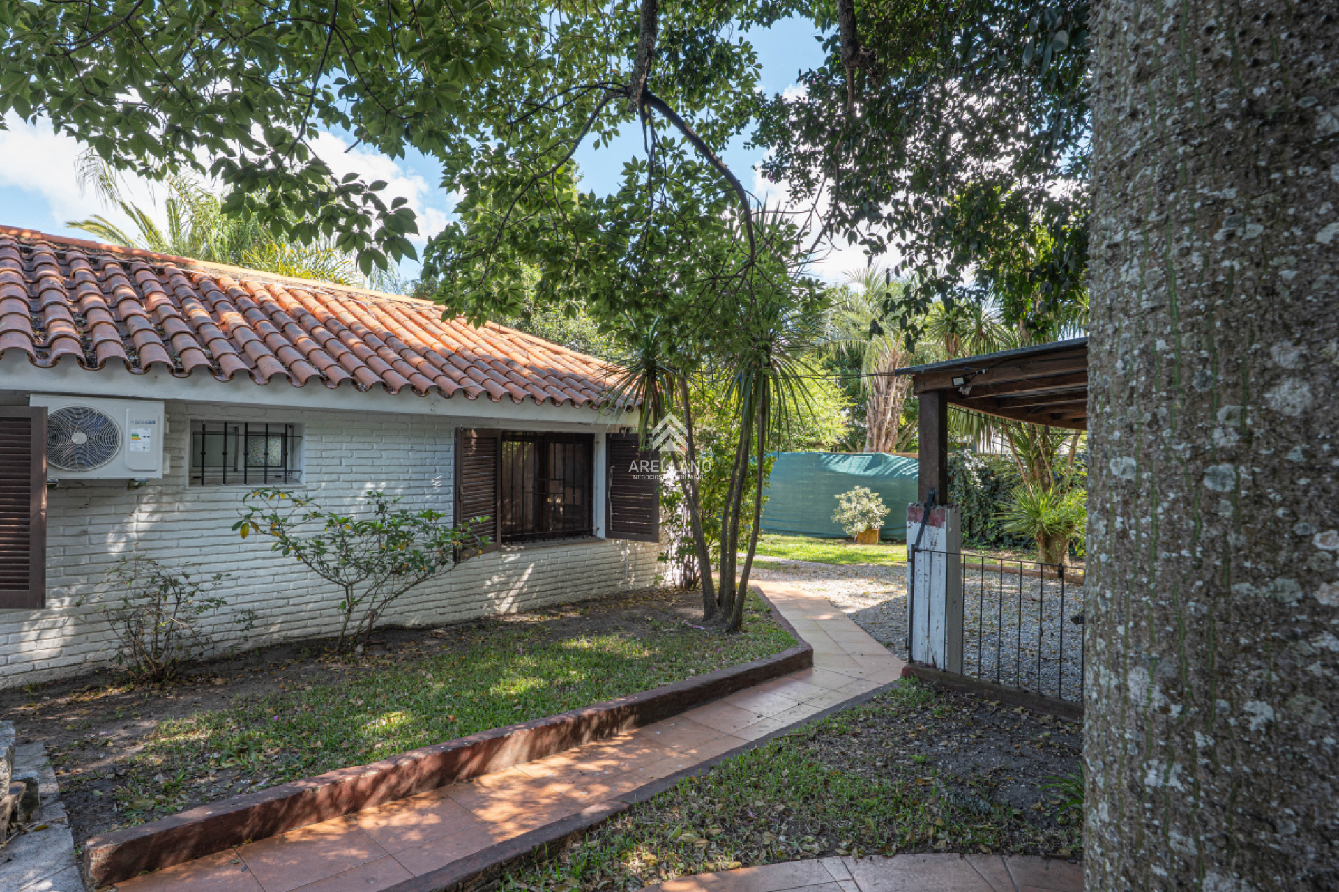 Casa ID.4876 - CASA EN OPORTUNIDAD ZONA COLEGIOS - 3 DORMITORIOS