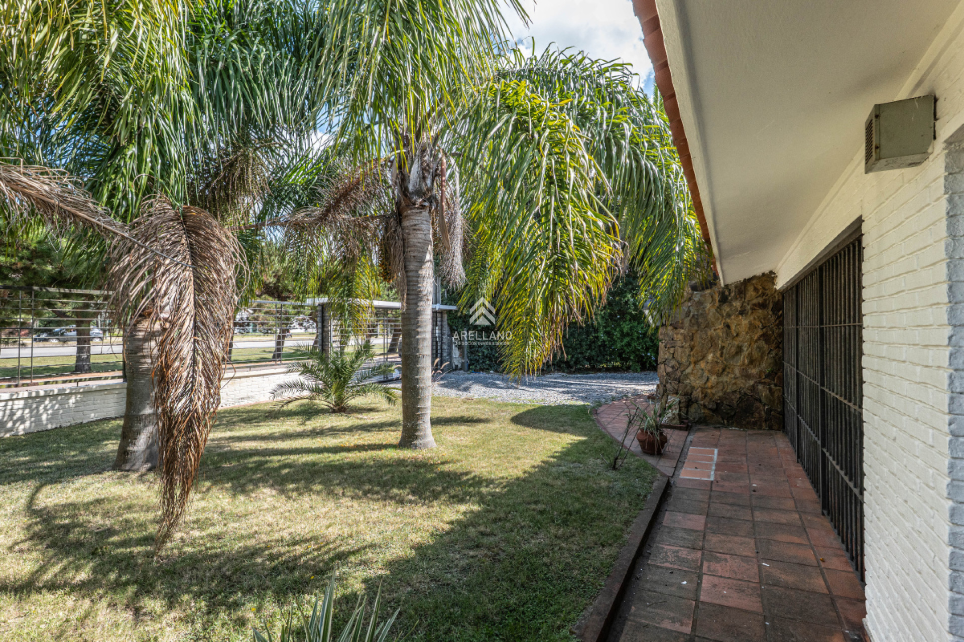 Casa ID.4876 - CASA EN OPORTUNIDAD ZONA COLEGIOS - 3 DORMITORIOS