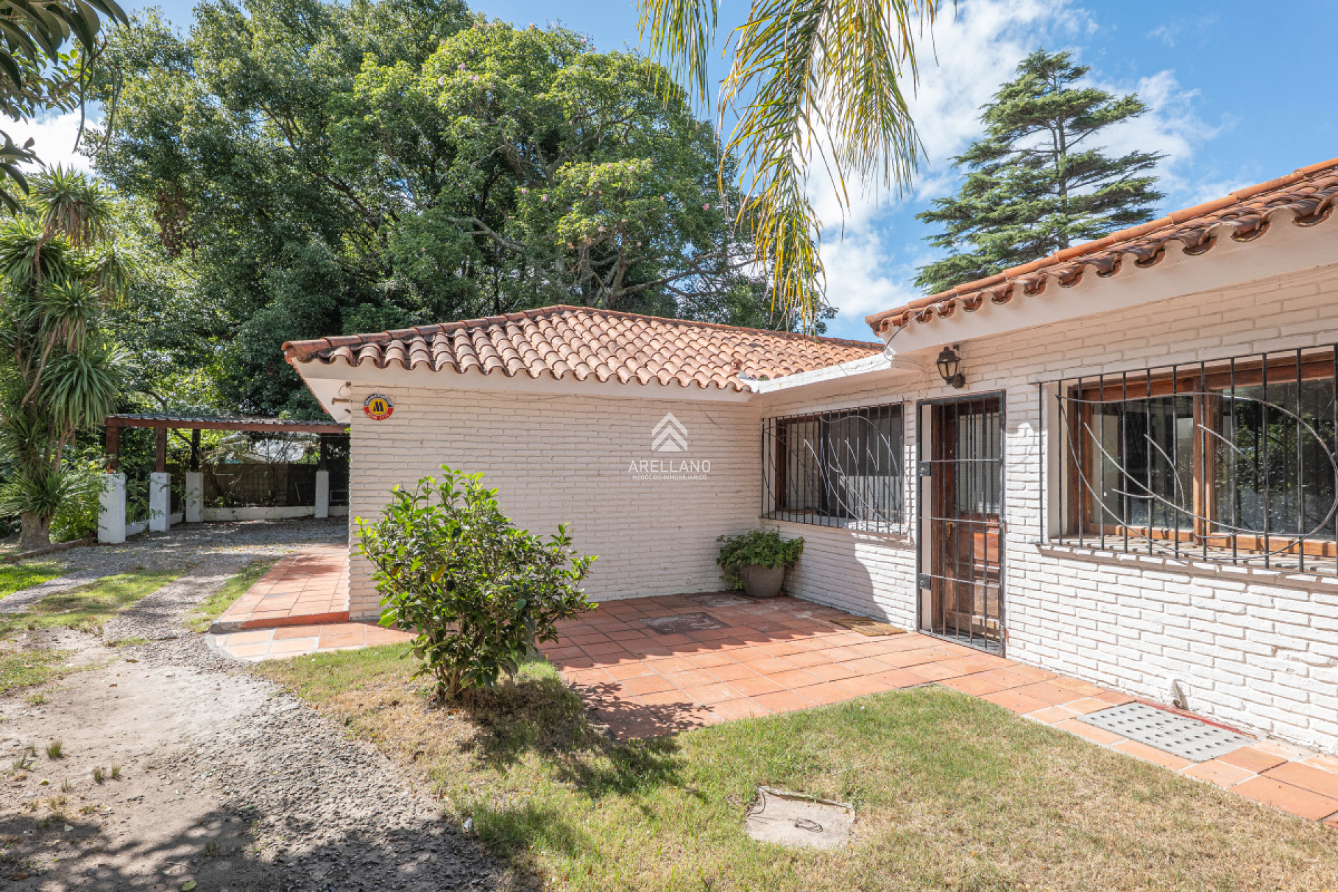 Casa ID.4876 - CASA EN OPORTUNIDAD ZONA COLEGIOS - 3 DORMITORIOS