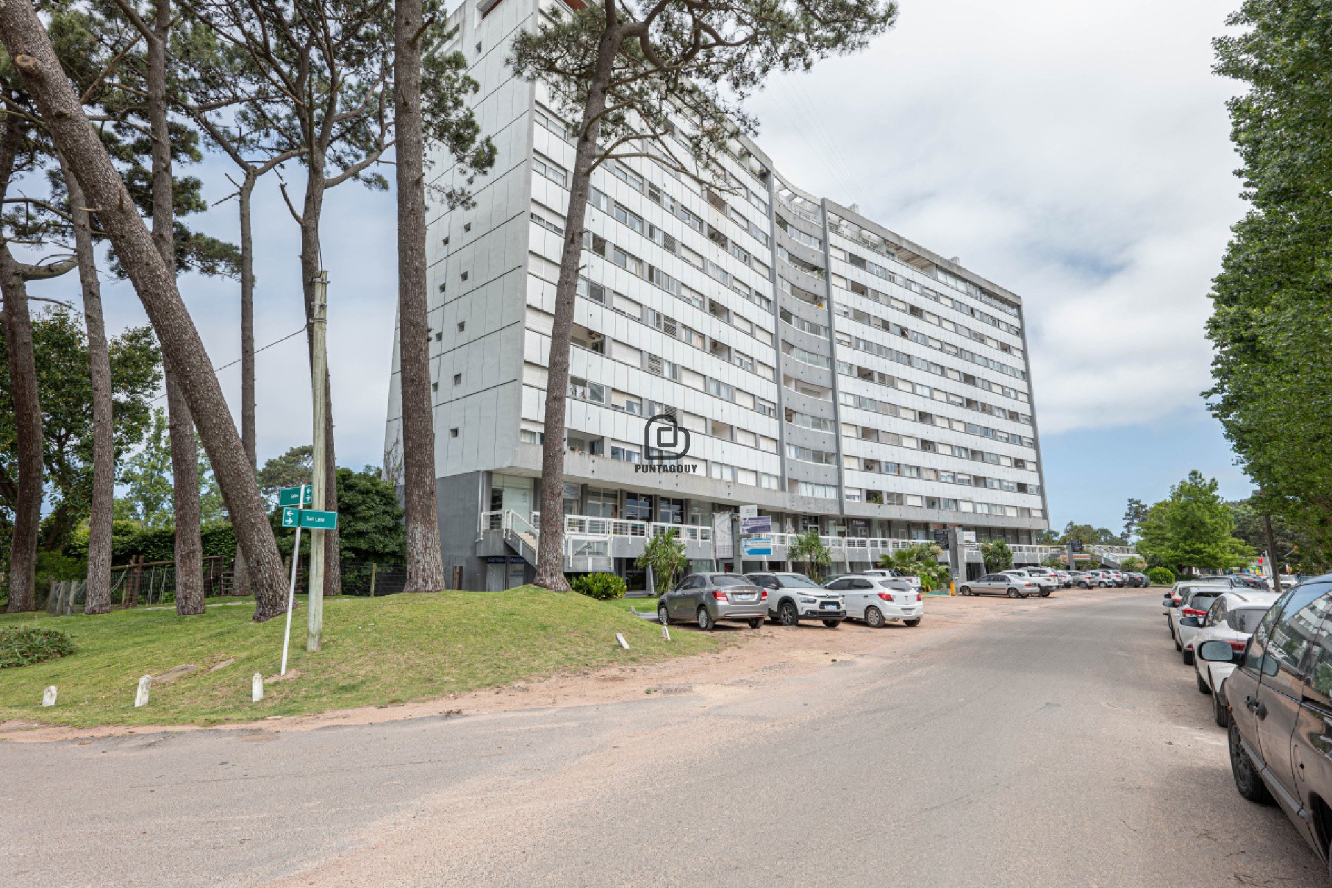 Apartamento ID.1823 - Venta y alquiler Torre Antares de 2 dormitorios