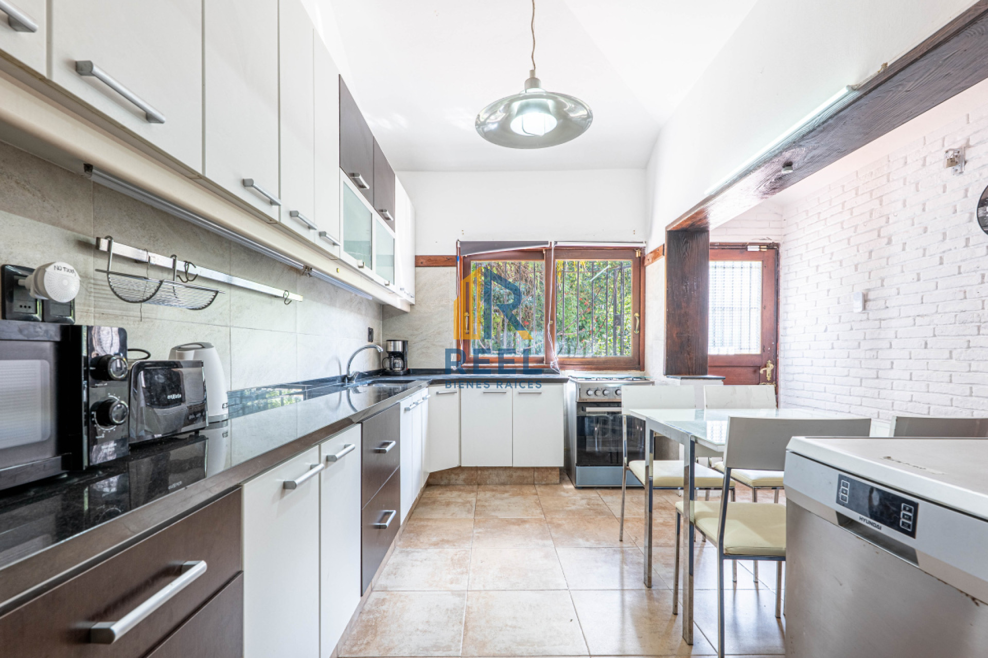 Casa ID.47 - CASA EN OPORTUNIDAD ZONA COLEGIOS - 3 DORM. 1200 usdm2