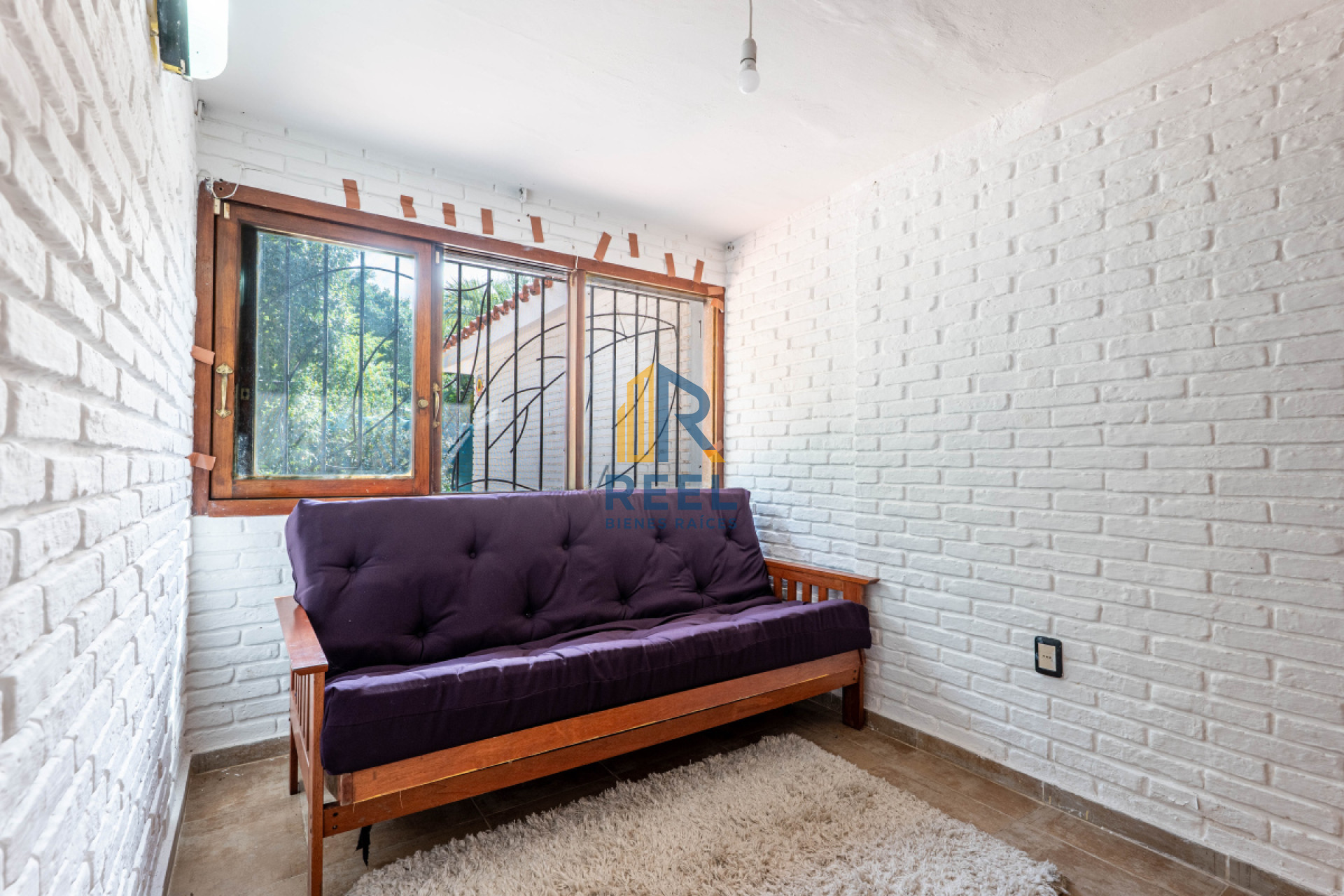 Casa ID.47 - CASA EN OPORTUNIDAD ZONA COLEGIOS - 3 DORM. 1200 usdm2