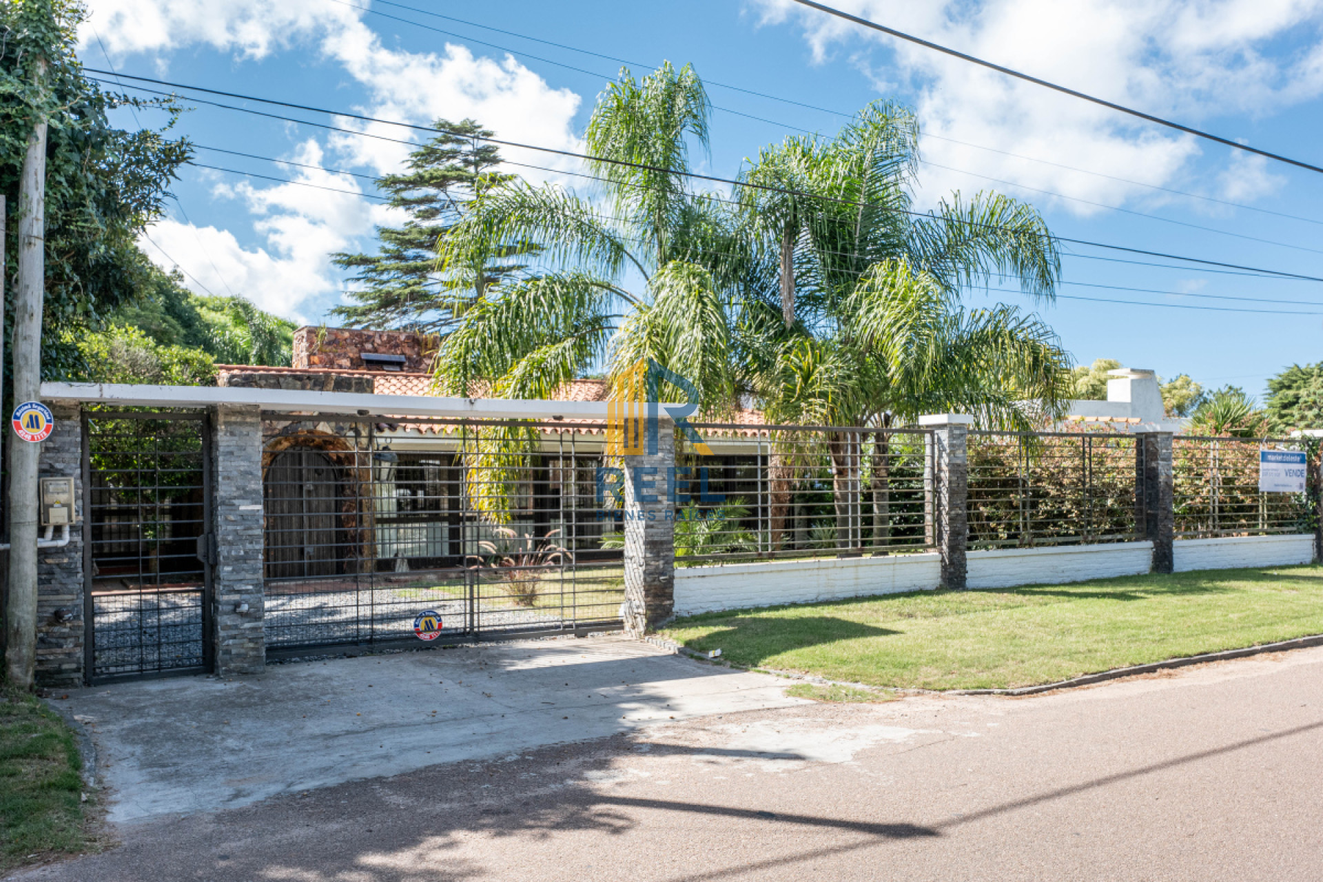 Casa ID.47 - CASA EN OPORTUNIDAD ZONA COLEGIOS - 3 DORM. 1200 usdm2