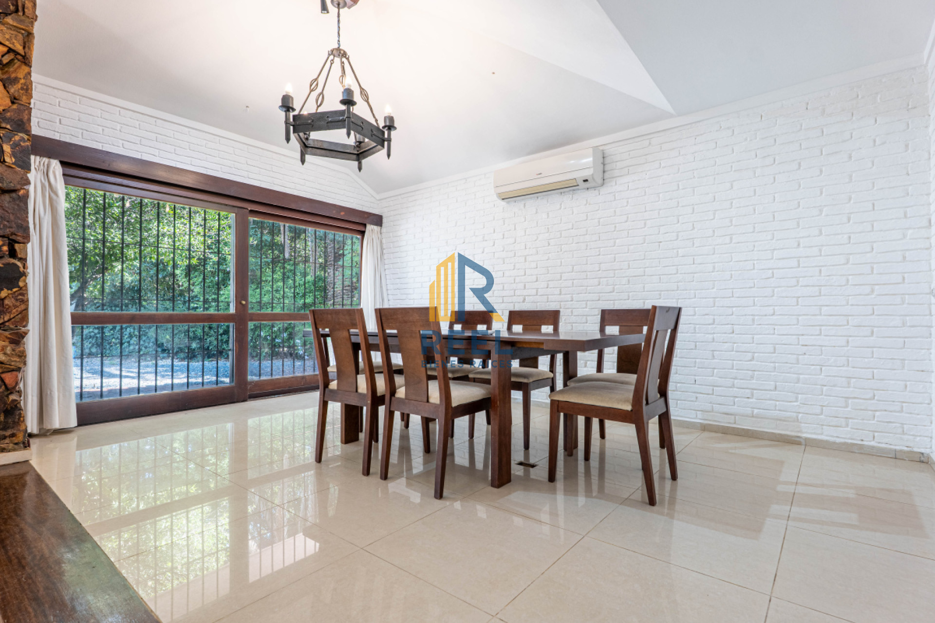 Casa ID.47 - CASA EN OPORTUNIDAD ZONA COLEGIOS - 3 DORM. 1200 usdm2