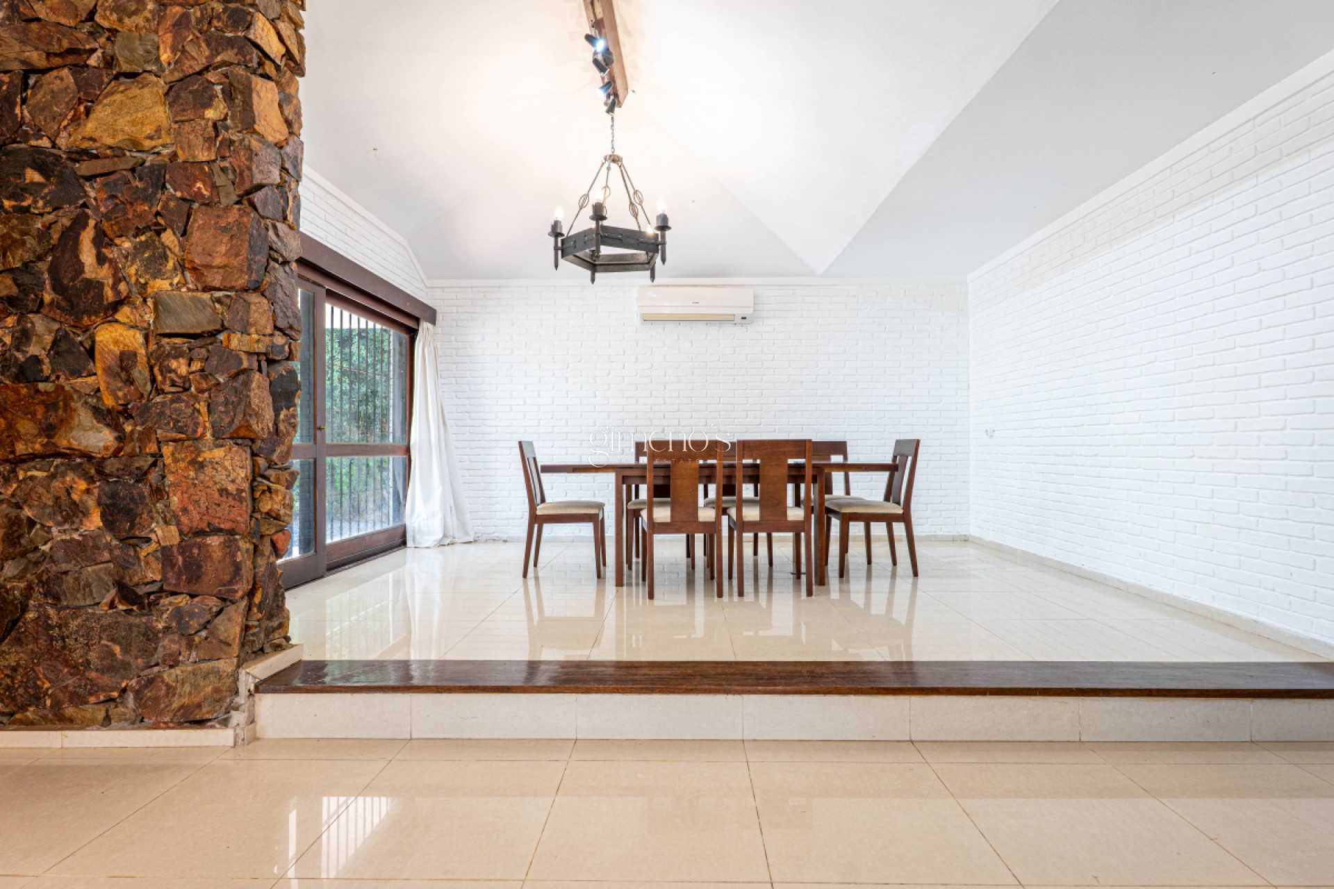 Casa ID.48 - Casa de 3 dormitorios en Venta - ZONA COLEGIOS - Punta del Este 