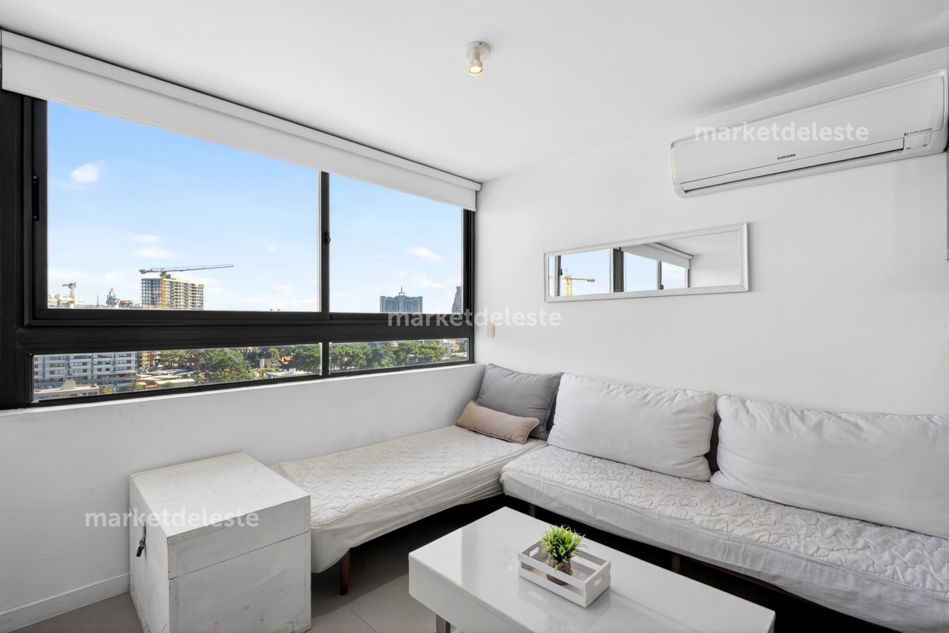 MONOAMBIENTE EN CHRONOS - MKT8081A