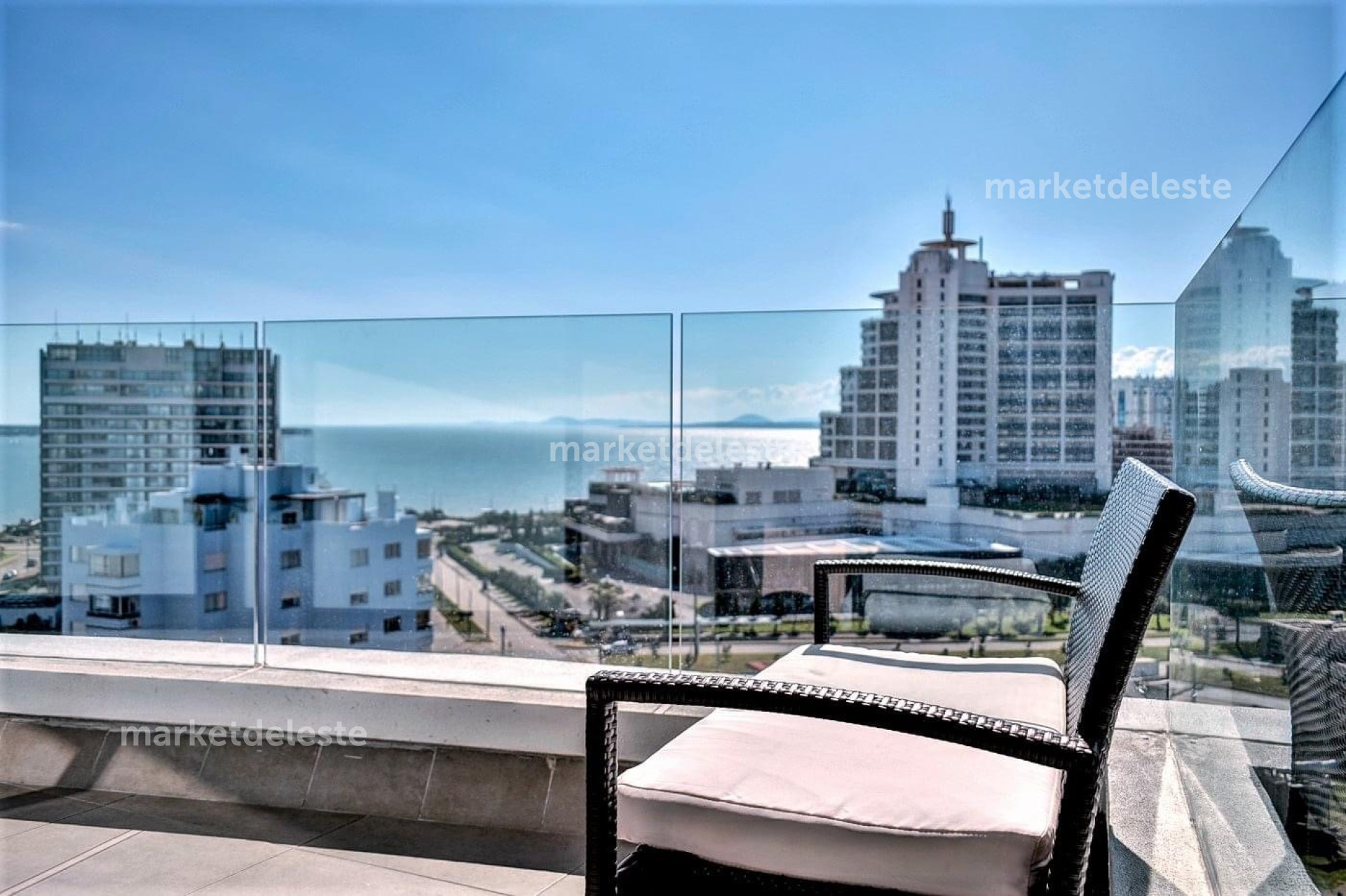 ARTOWER - PISO ALTO - 2 DORM.  - MKT6771A