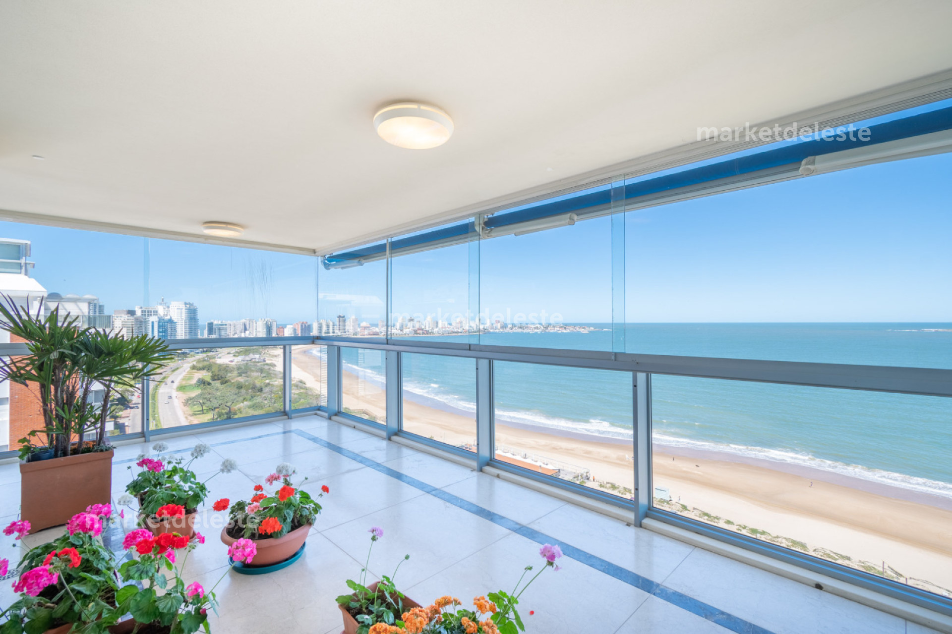 Apartamento ID.7964 - EDIFICIO GOLDE GATE - DEPARTAMENTO PLAYA MANSA