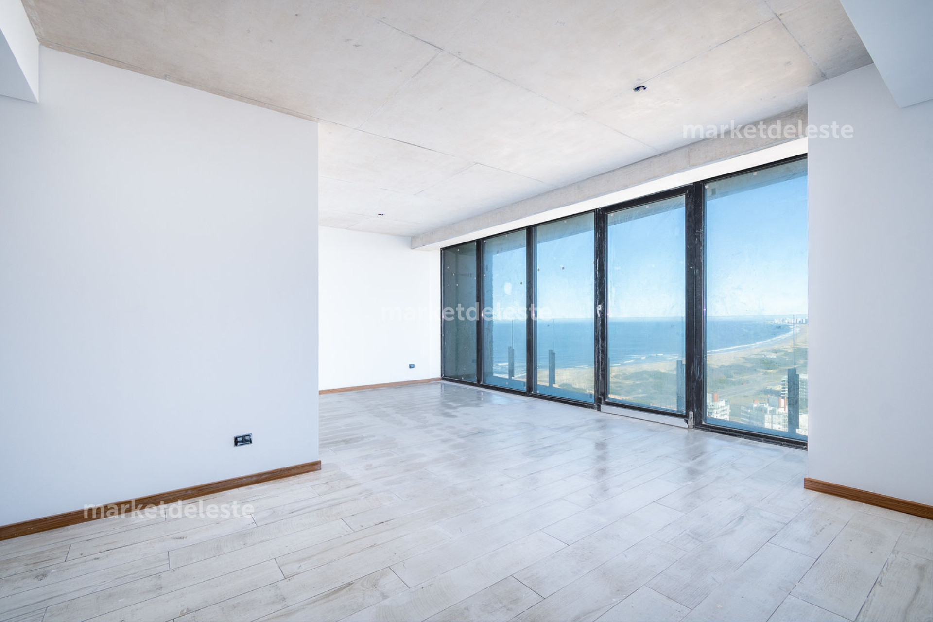 Apartamento ID.5366 - SURFSIDE - 06 PISO ALTO - STUDIO