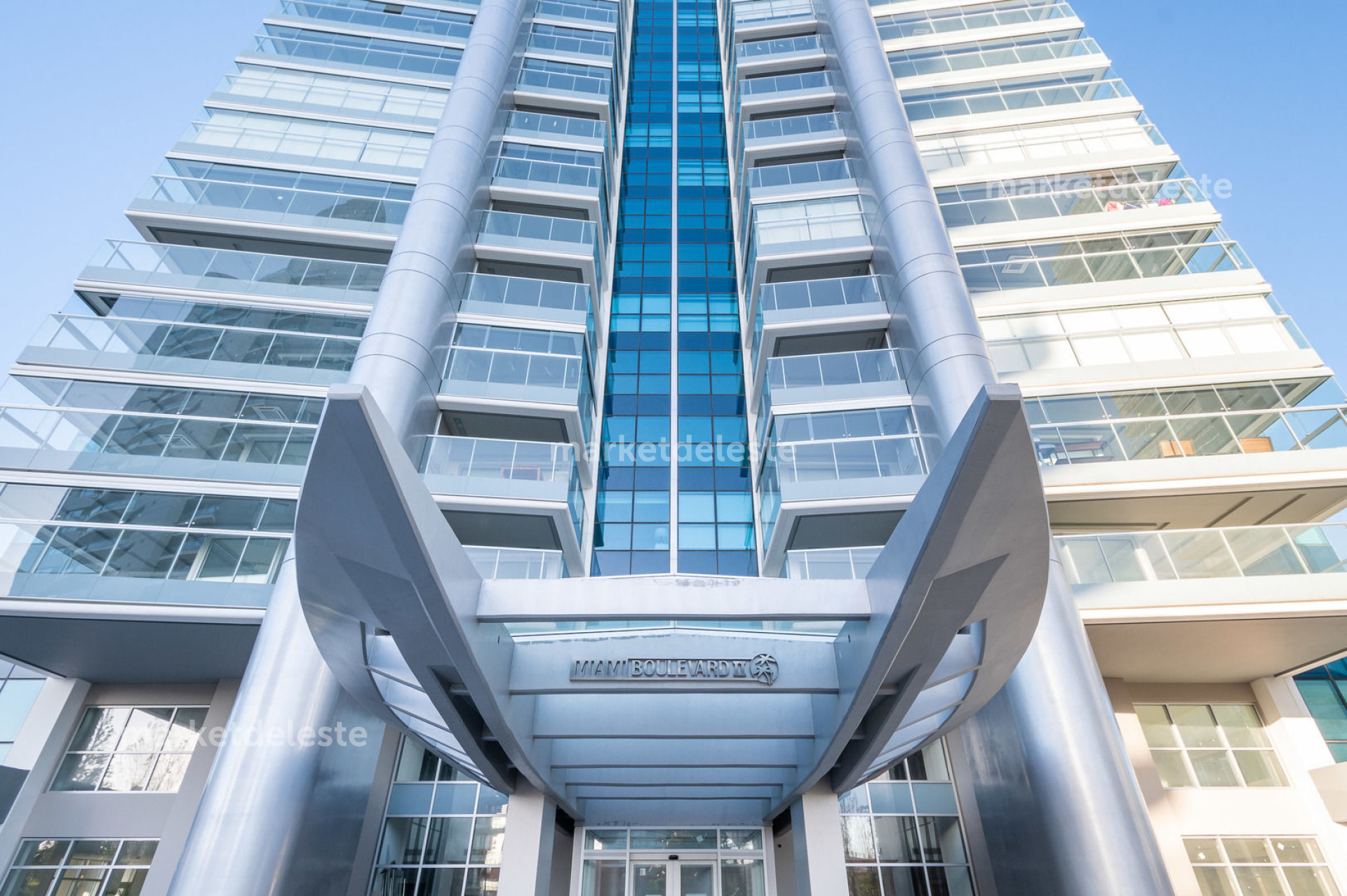 Apartamento ID.6167 - MIAMI BOULEVARD I - 2 DORM - PISO ALTO 