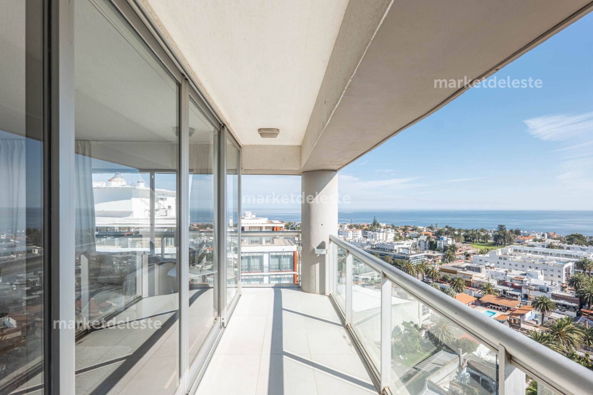 Apartamento ID.6834 - TORRE PLAZA PISO ALTO 3 DORMITORIOS