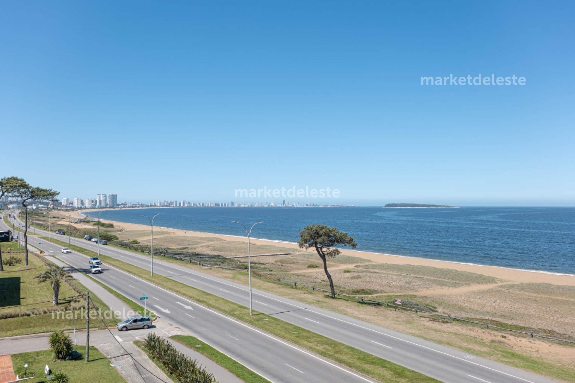 Apartamento ID.6211 - AURORA - PRIMERA LINEA MANSA - 3 DORM.