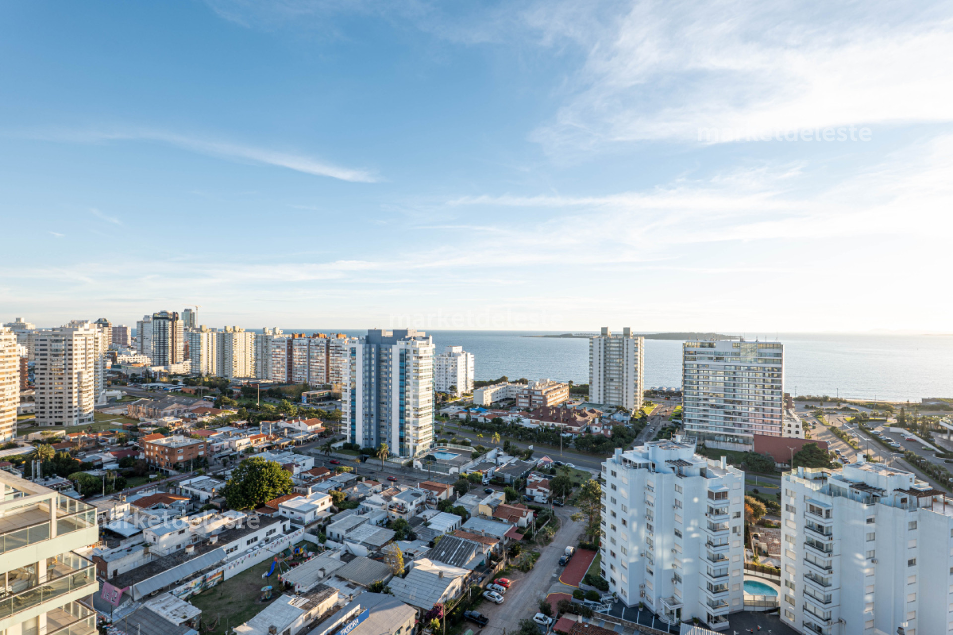 Apartamento ID.7632 - ARTOWER - 1 DORM Y MEDIO - PISO ALTO