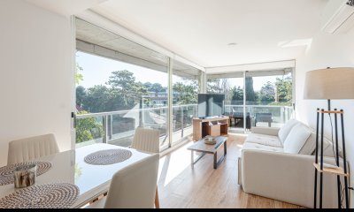 Apartamento De Dos Dormitorios En Playa Mansa