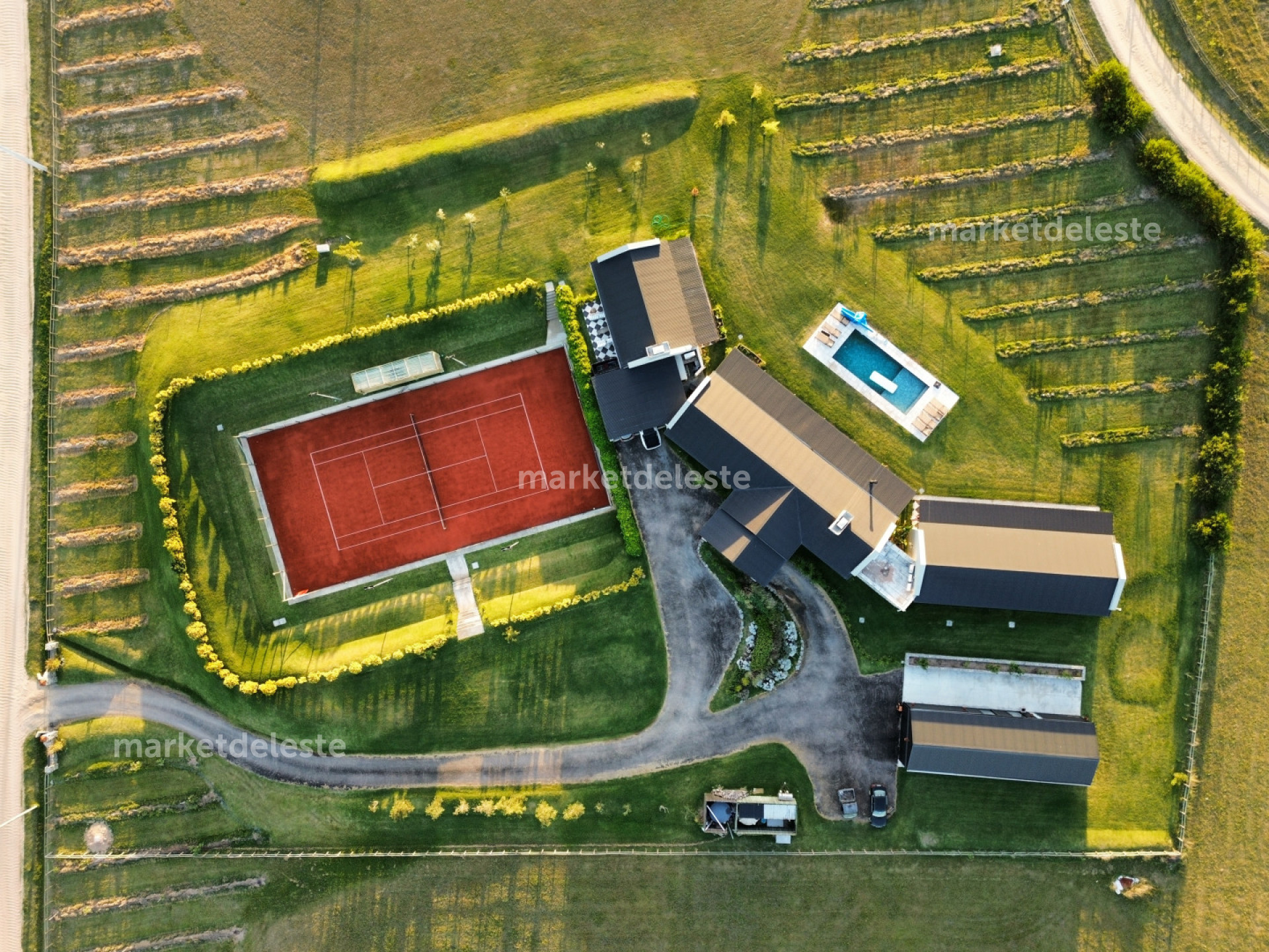 MEGA CASA EN VENTA - NARBONA LA PLANTACION - MKT7973C