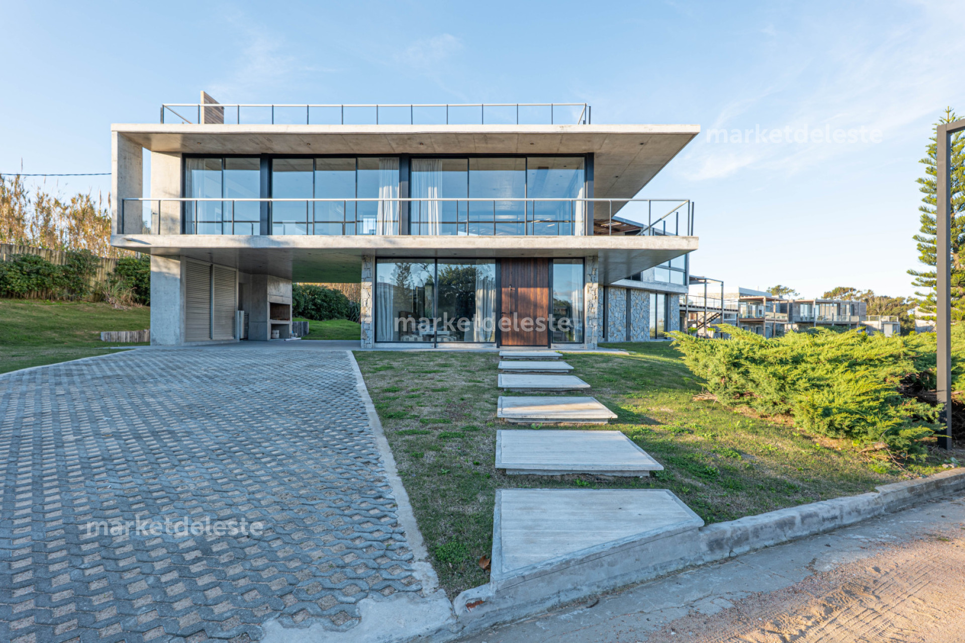CASA EN VENTA MANANTIALES  - MKT7809C