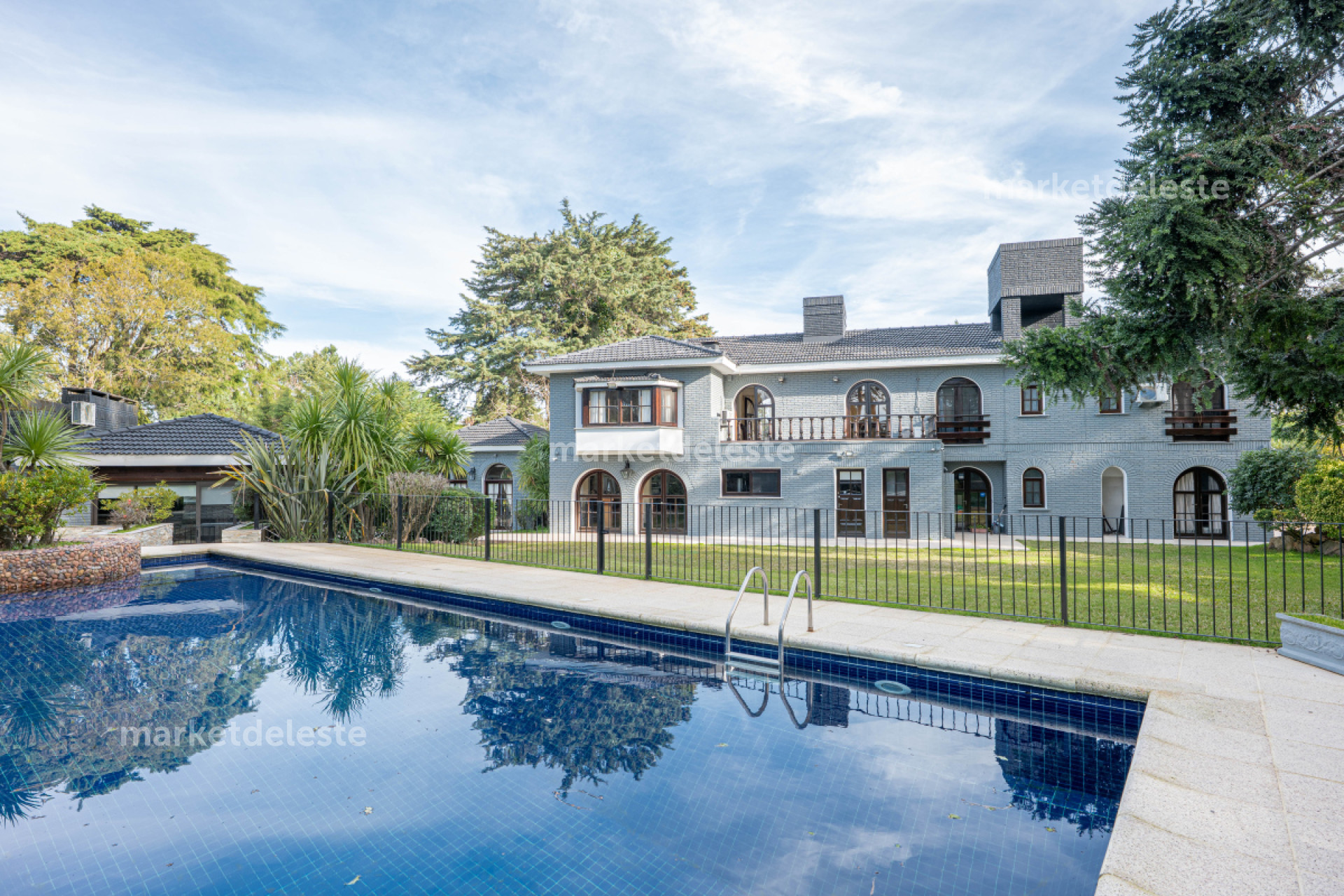 Casa ID.50 - IMPONENTE CASA EN ZONA DE COLEGIOS