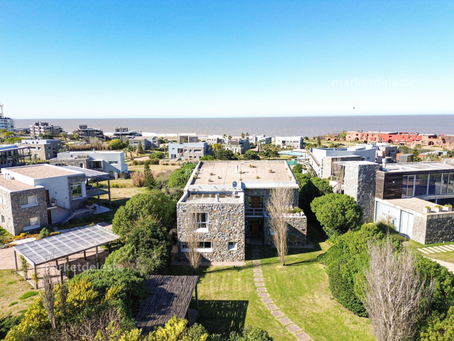 Casa ID.7539 - 4 SUITES EN MANANTIALES - BARRIO PRIVADO