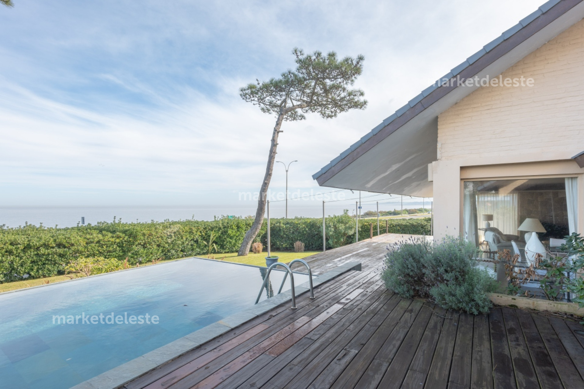 Casa ID.3812 - MANSA 1° LINEA MANSA