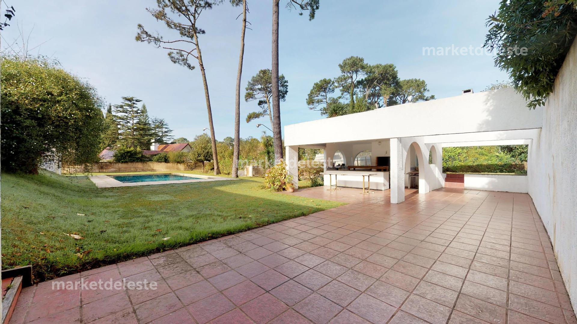 Casa ID.3774 - ZONA COLEGIOS 