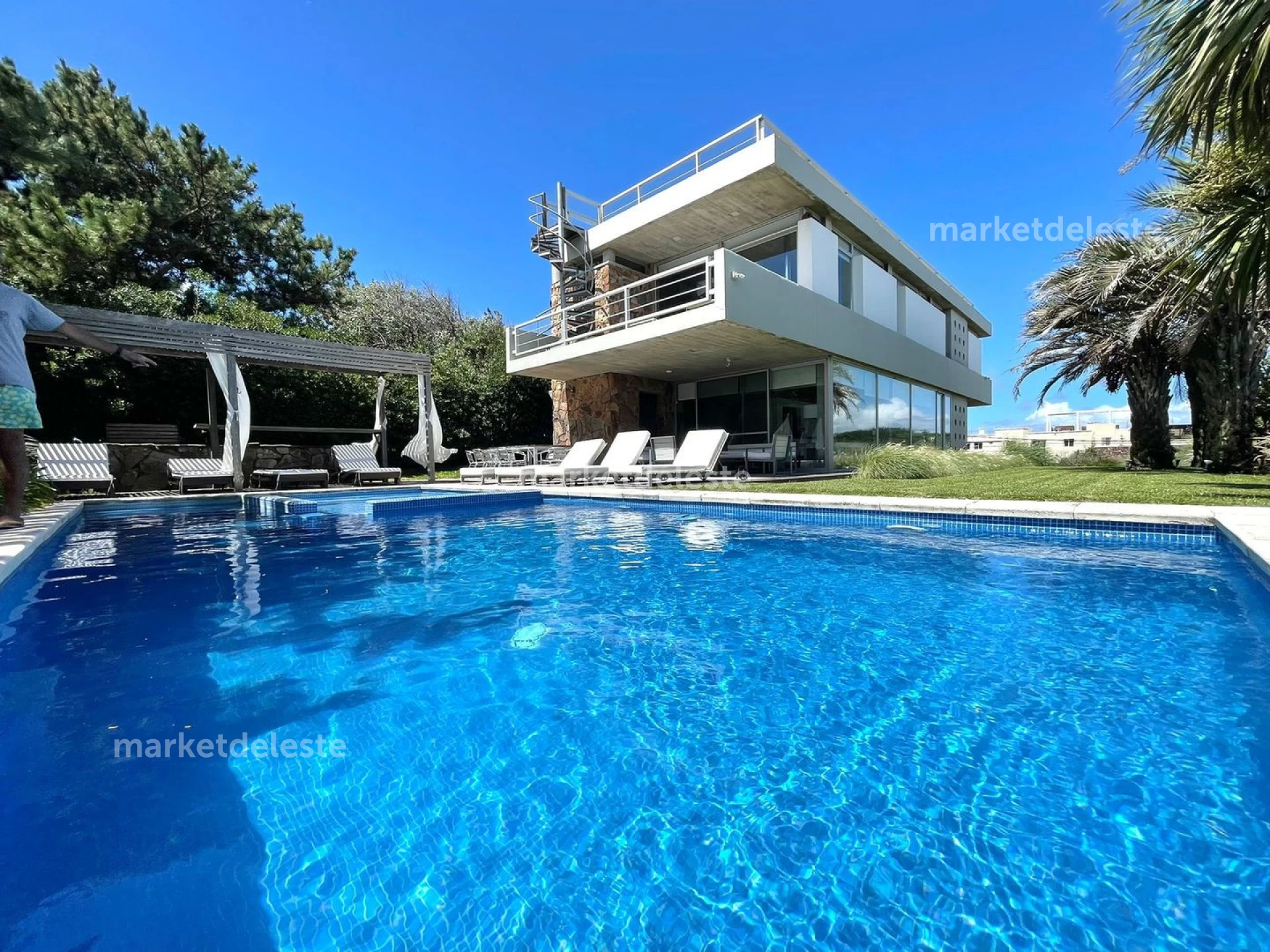 CASA MINIMALISTA TIO TOM - MKT5060C