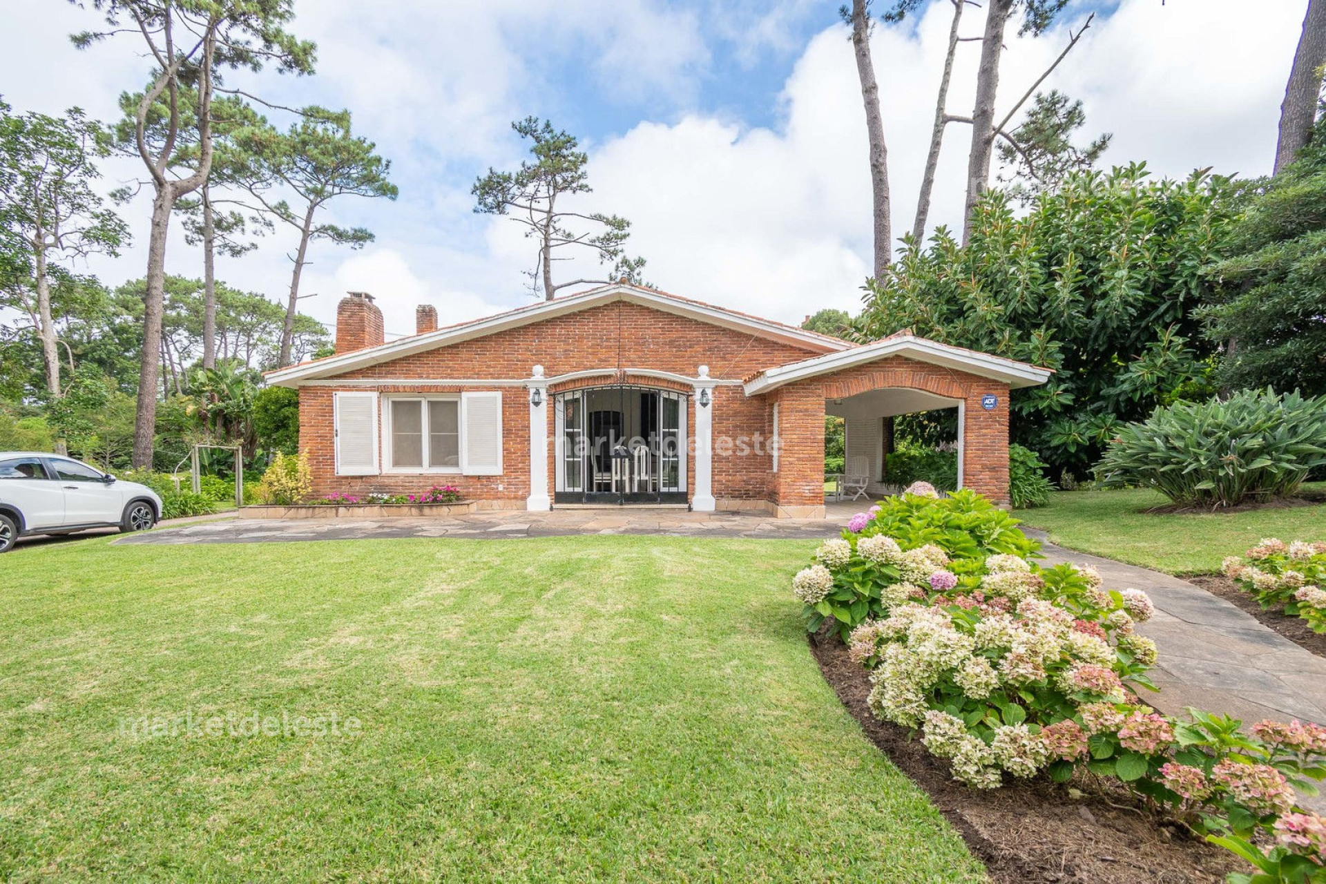 Casa ID.5078 - PLAYA  MANSA - 3052 mt2 LOTE