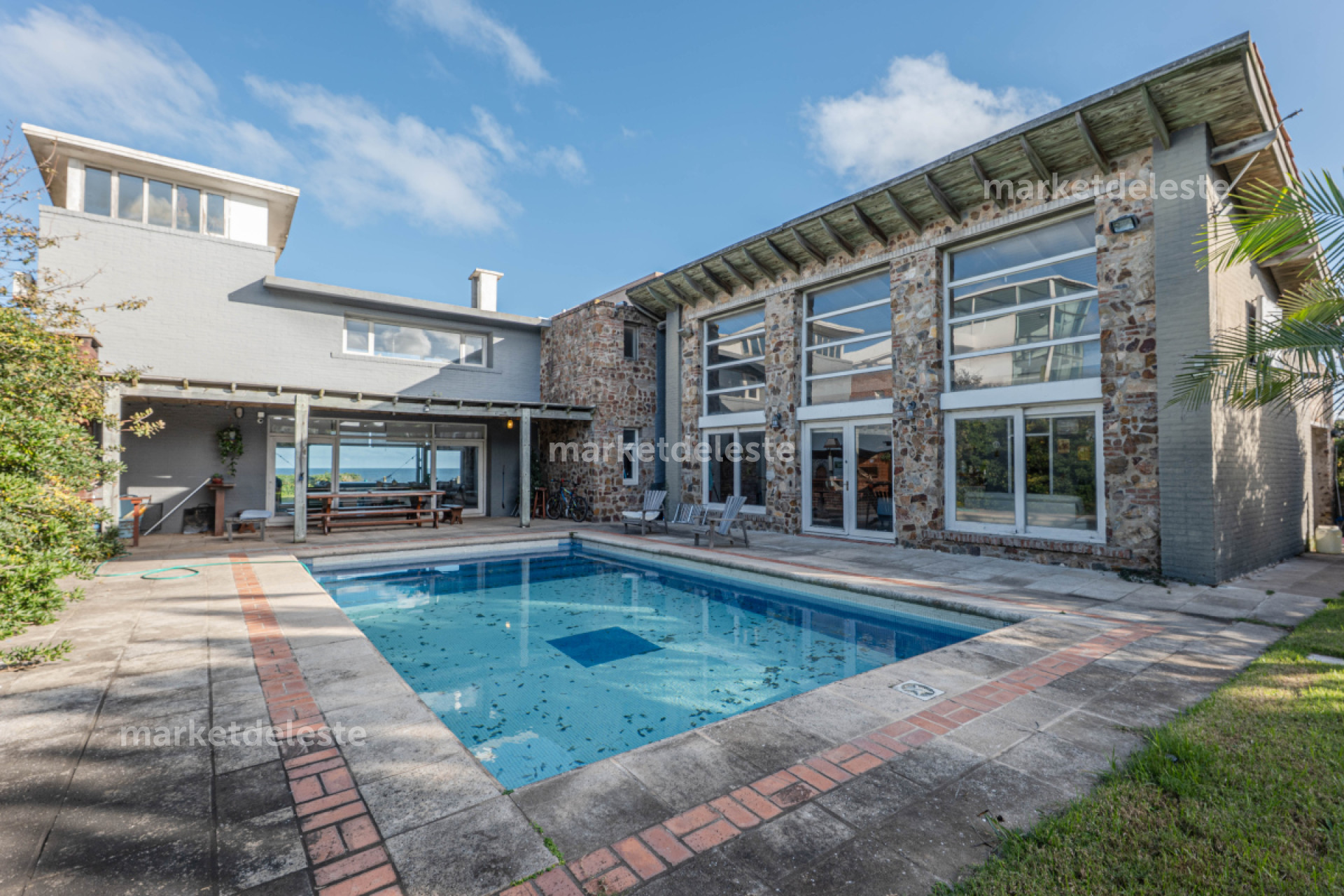 Casa ID.7406 - CASA PRIMERA FILA MANSA 4 DORM 3 BAÑOS 