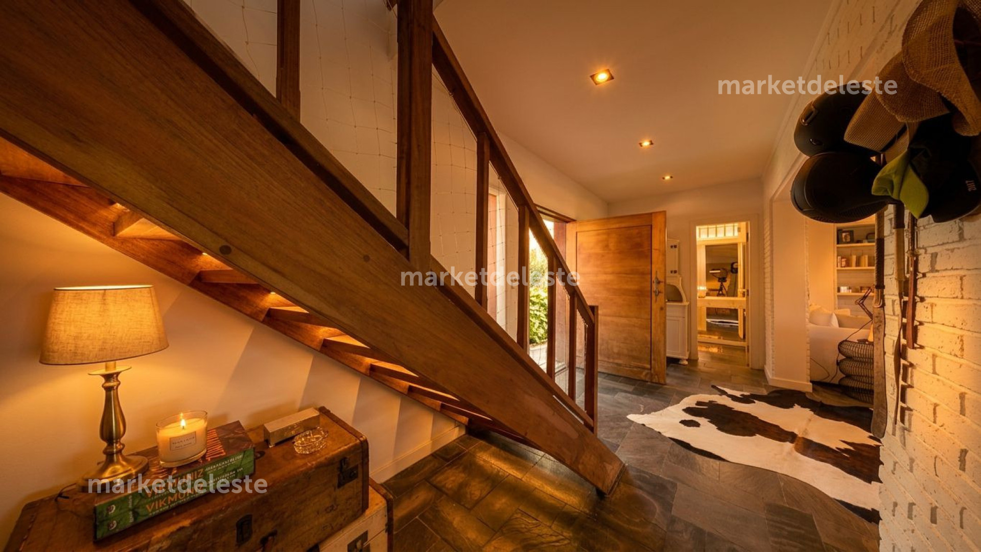 CASA EN VENTA CON 4 SUITE EN BARRIO GOLF  - MKT2655C