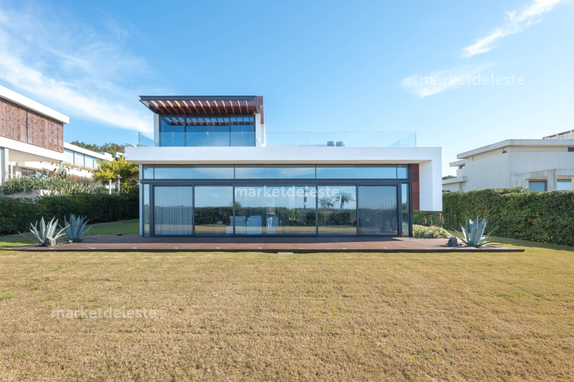 Casa ID.5941 - LAGUNA BLANCA CASA PRIMERA LINEA 