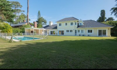CASA EN BARRIO  GOLF