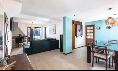 CASA DE 3 DORMIS - ZONA COLEGIOS