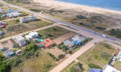 CASA CON TERRENO AL MAR