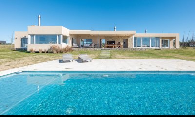 CASA EN LAGUNA DE LOS CISNES