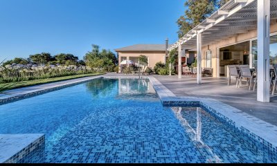PUNTA BALLENA - CASA MODERNA - Bº PRIVADO