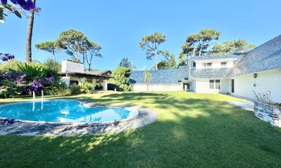 CASA EN PARADAS - EN LA MEJOR ZONA