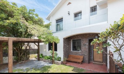 CASA RECICLADA EN PENINSULA